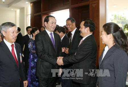 Chủ tịch nước Trần Đại Quang đến thăm, nói chuyện với cán bộ, nhân viên Đại sứ quán Việt Nam và đại diện cộng đồng Việt kiều.